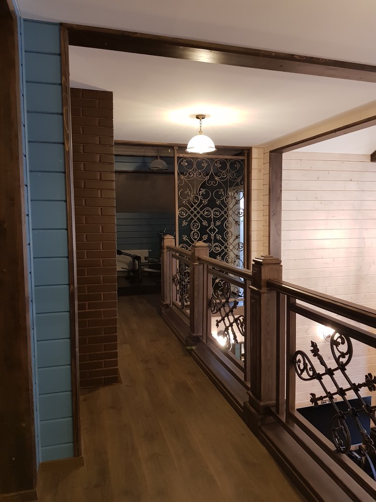 проект дома из клееного бруса, гостиная, лестница и баллюстрада, второй свет