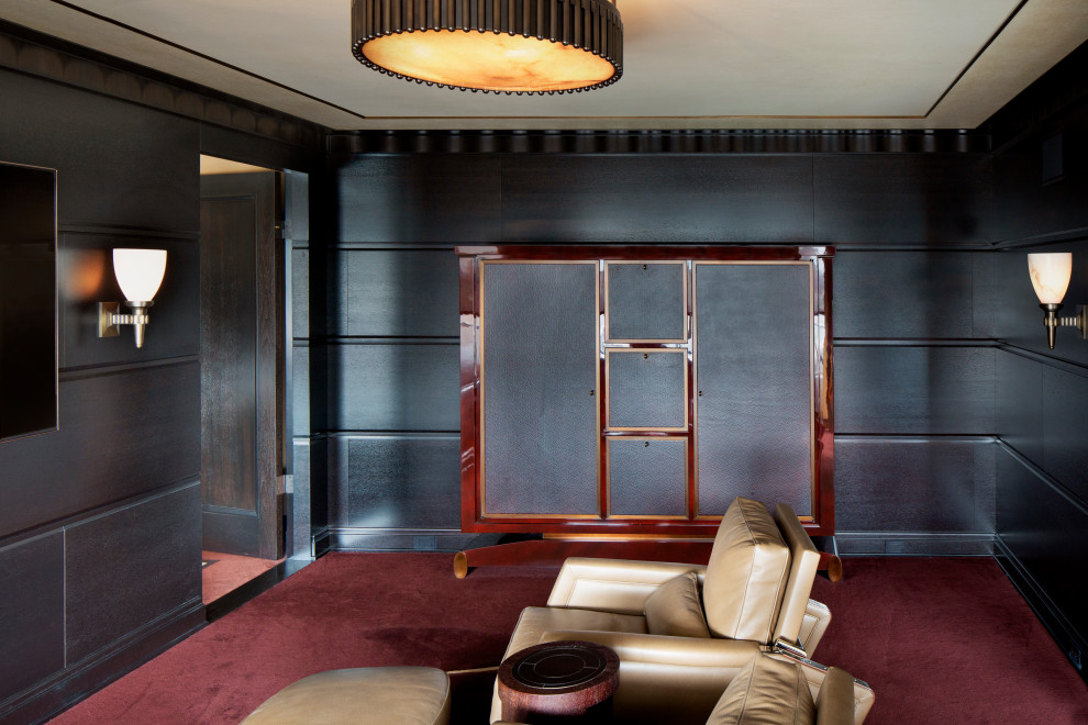 Großes, Abgetrenntes Klassisches Heimkino mit Teppichboden, TV-Wand, rotem Boden und brauner Wandfarbe in New York