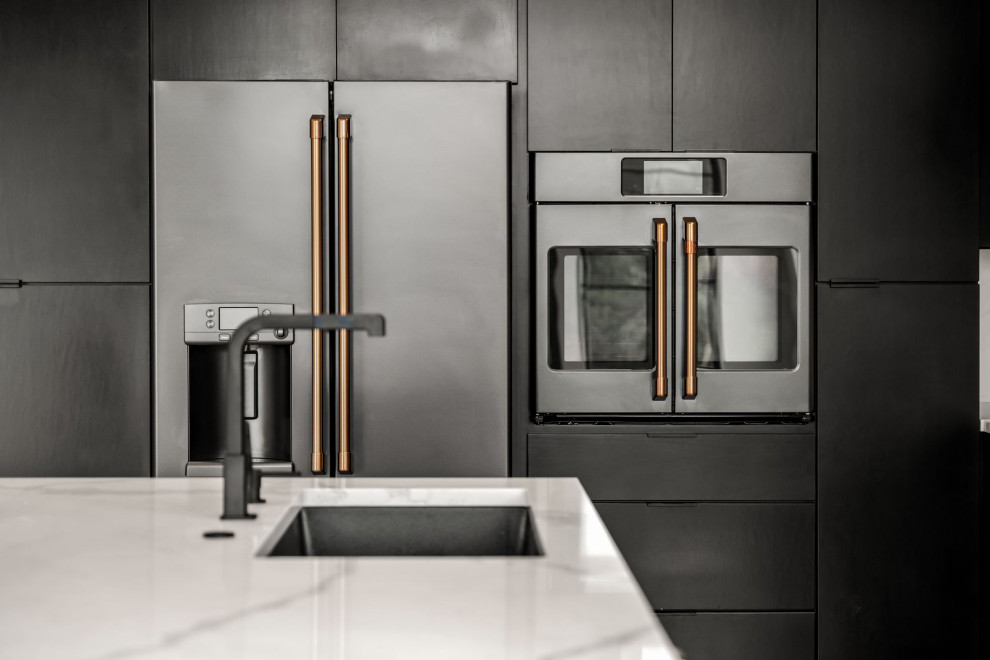 Transitional kitchen photo in Austin