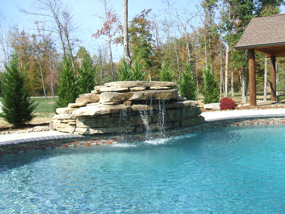 Inspiration for a traditional pool in Louisville.