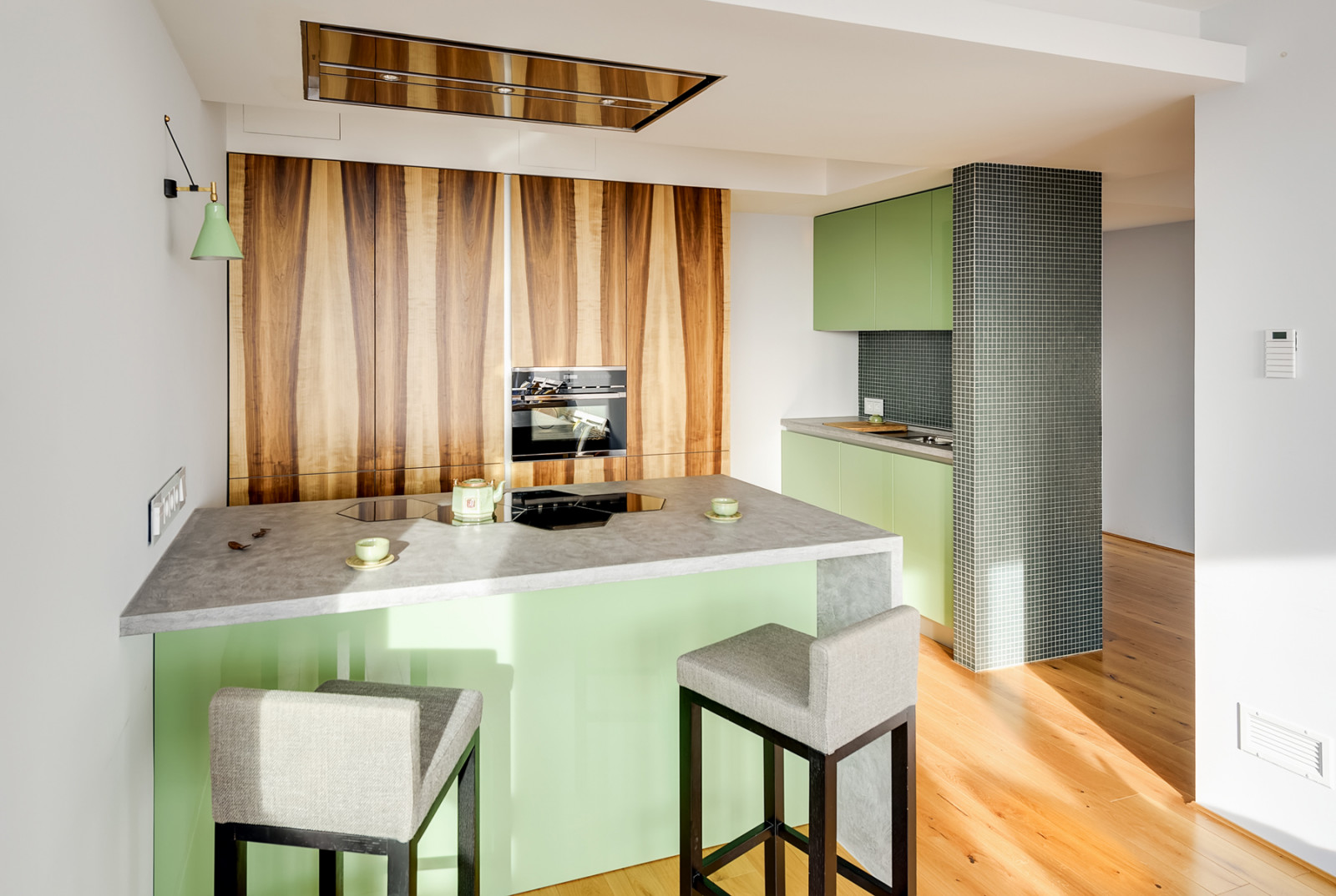 Современная кухня - декоративный бетон и мореный грисард