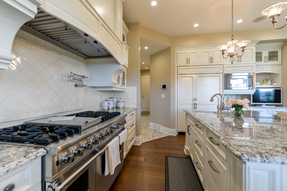 Inspiration for a transitional kitchen remodel in Edmonton
