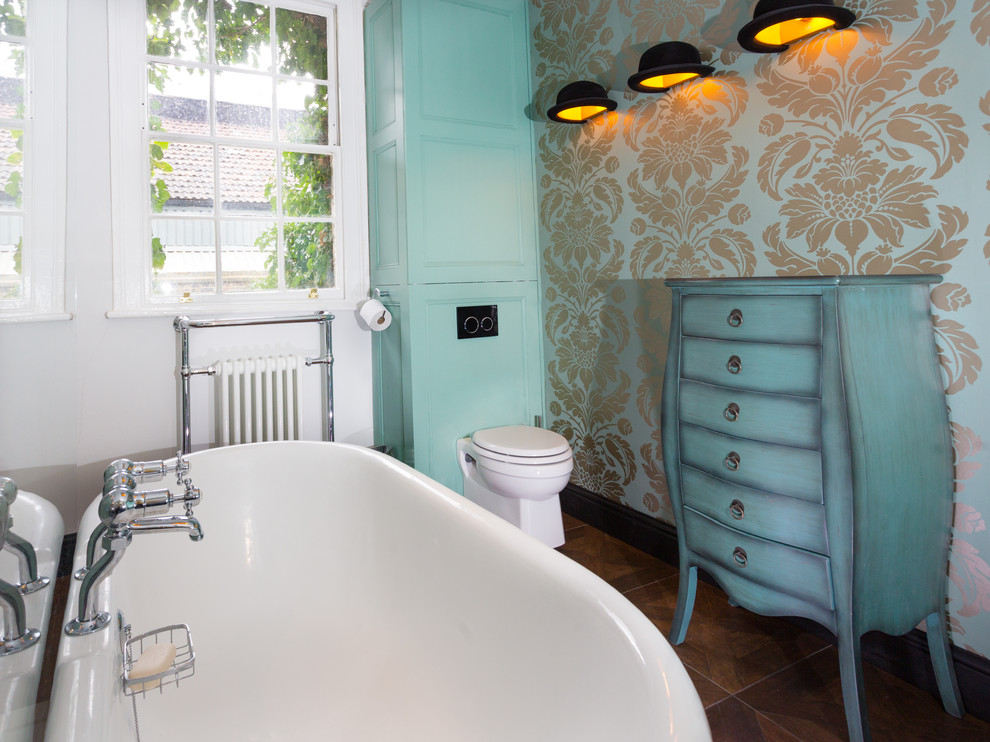 This is an example of an eclectic bathroom in London.