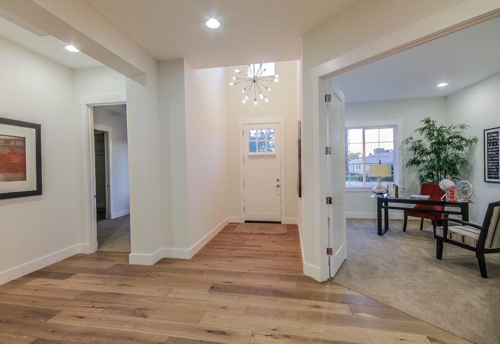 Transitional entryway photo in Phoenix
