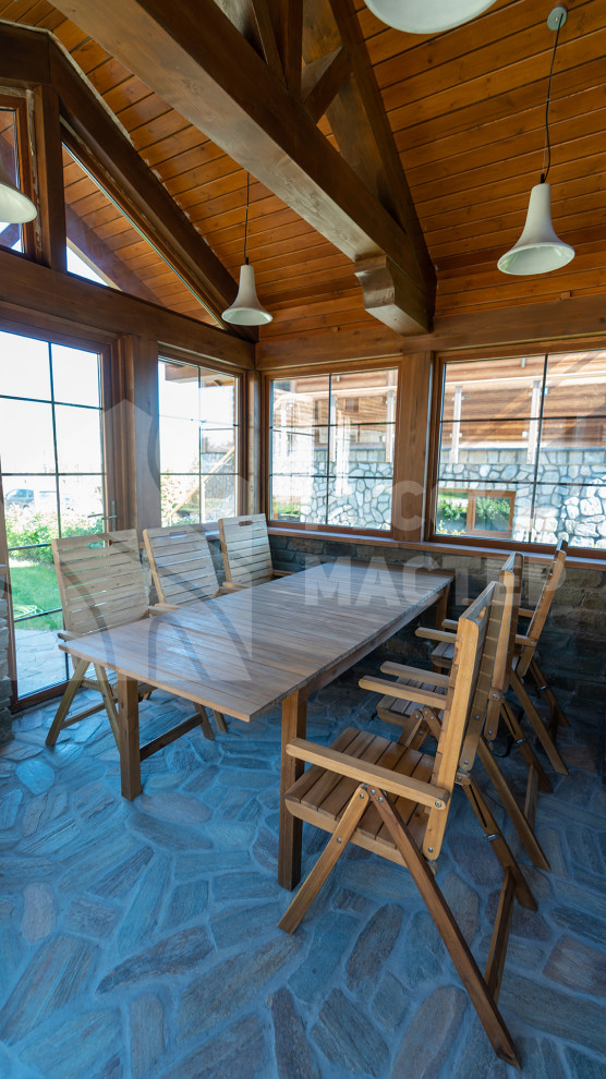 Дом в стиле шале на берегу Правдинского озера