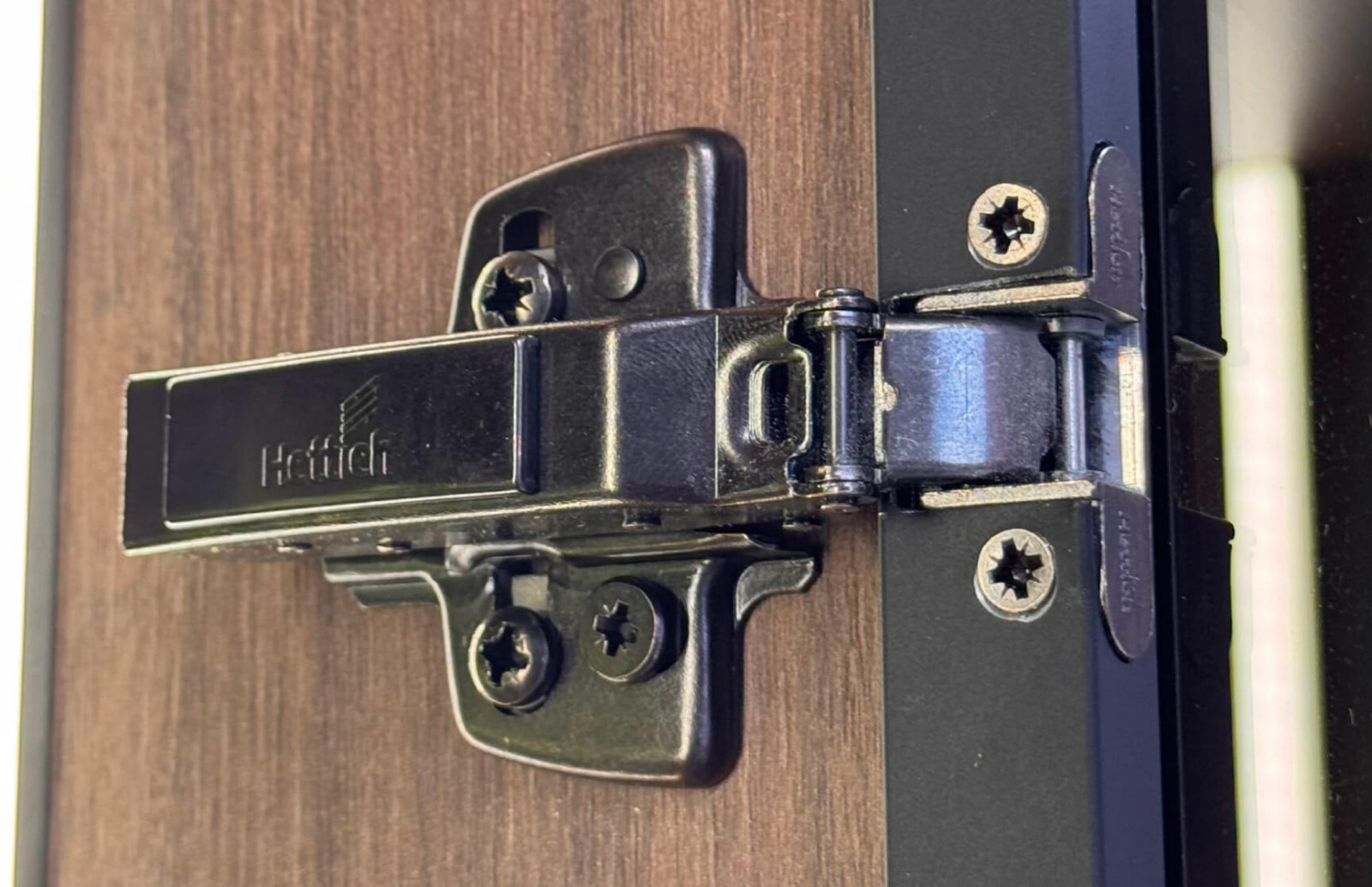 Шкаф-кровать трансформер 3 в 1 в квартире-студии