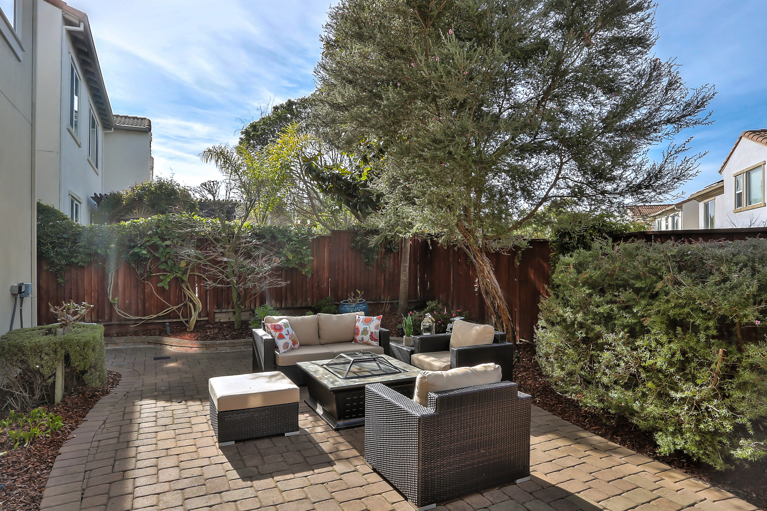 Sunny Cove Staging