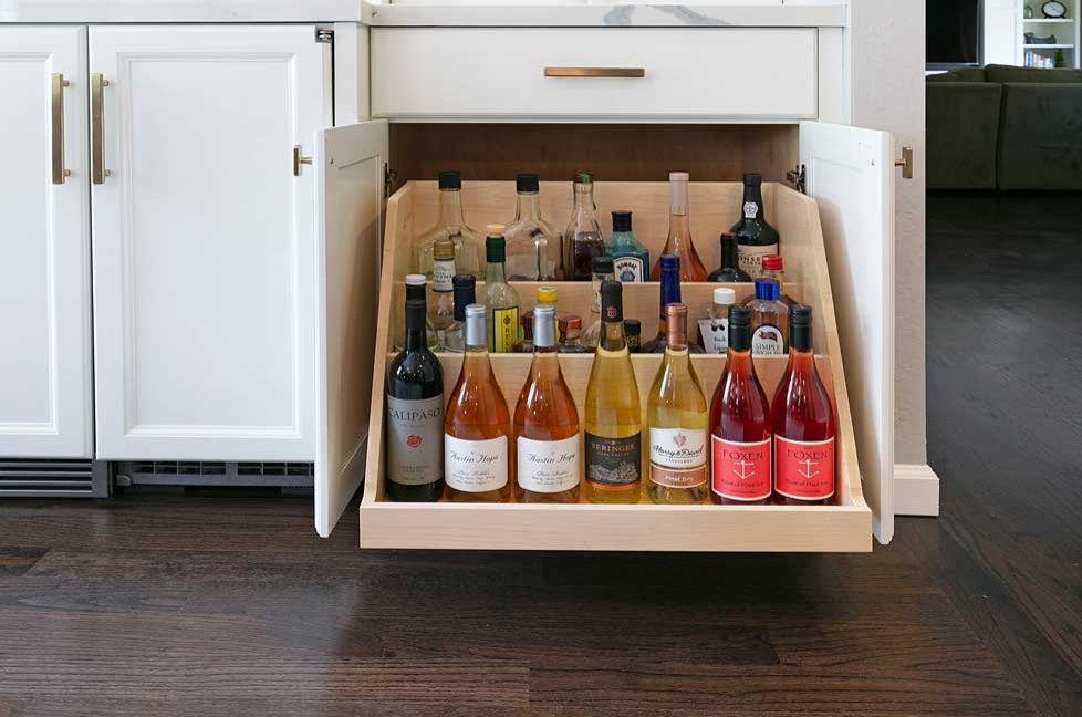 Mid-sized transitional single-wall home bar in San Francisco with no sink, recessed-panel cabinets, white cabinets, quartz benchtops, white splashback, marble splashback, dark hardwood floors, brown floor and white benchtop.