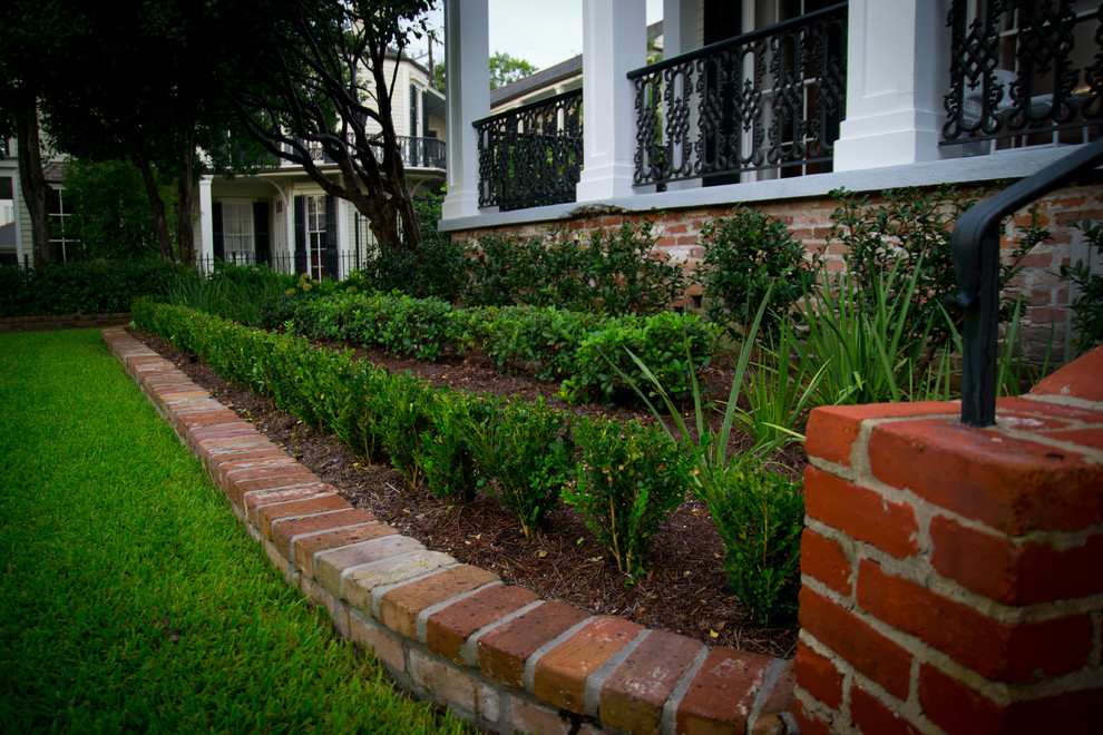 Inspiration for a traditional garden in New Orleans.