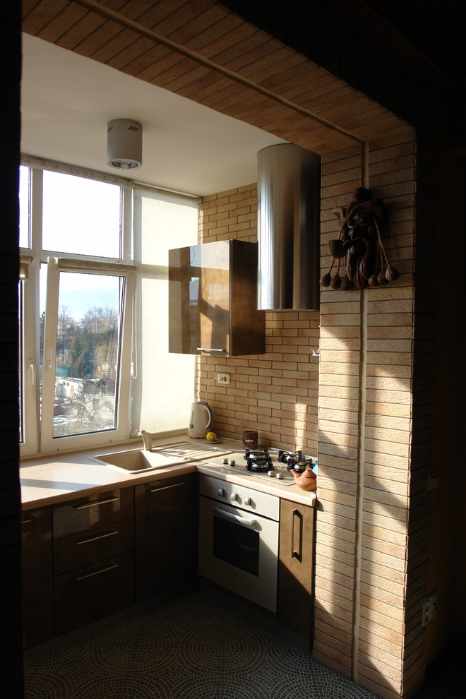 Перепланировка: из однушку в двушку с кладовкой и рабочим местом в спальне.