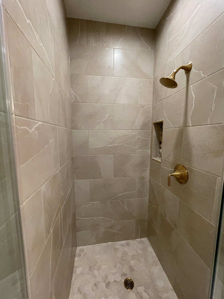 Home design - transitional home design idea in Houston