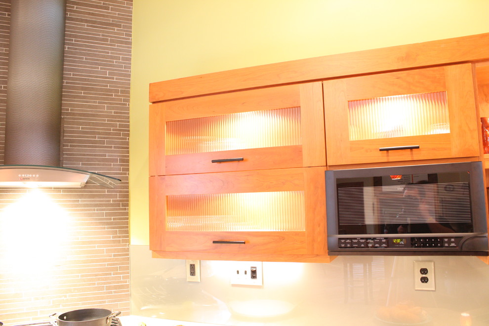 Example of a transitional home design design in Boston