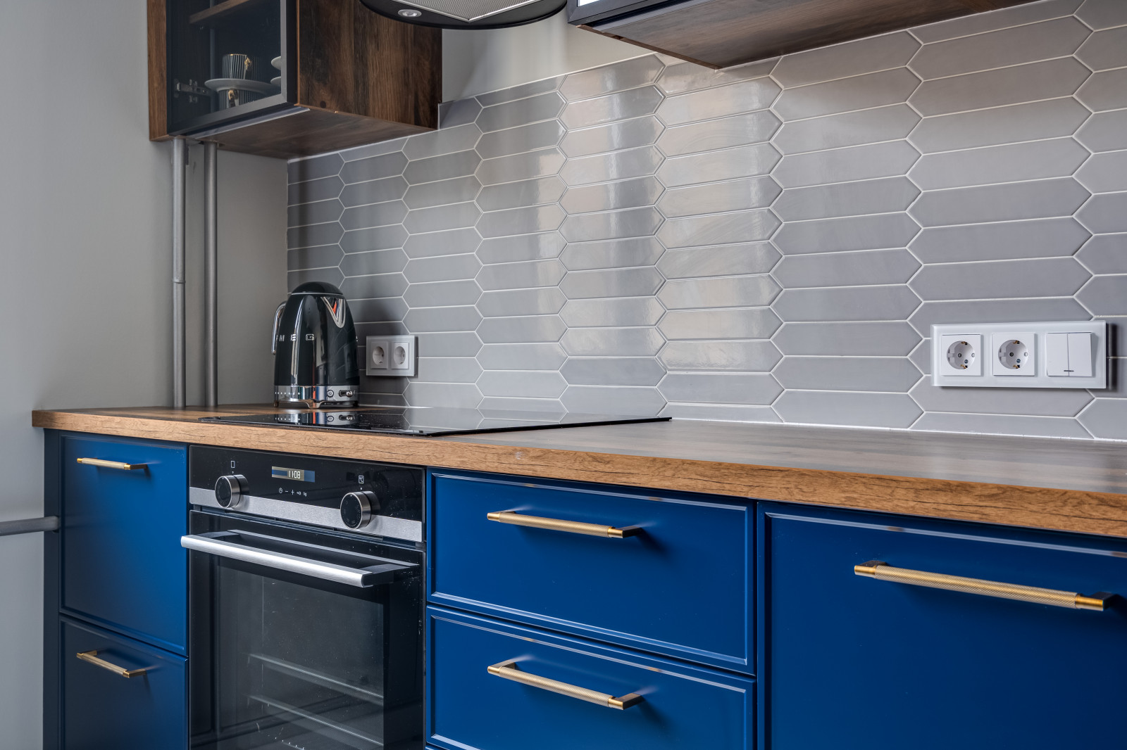 Современная синяя кухня