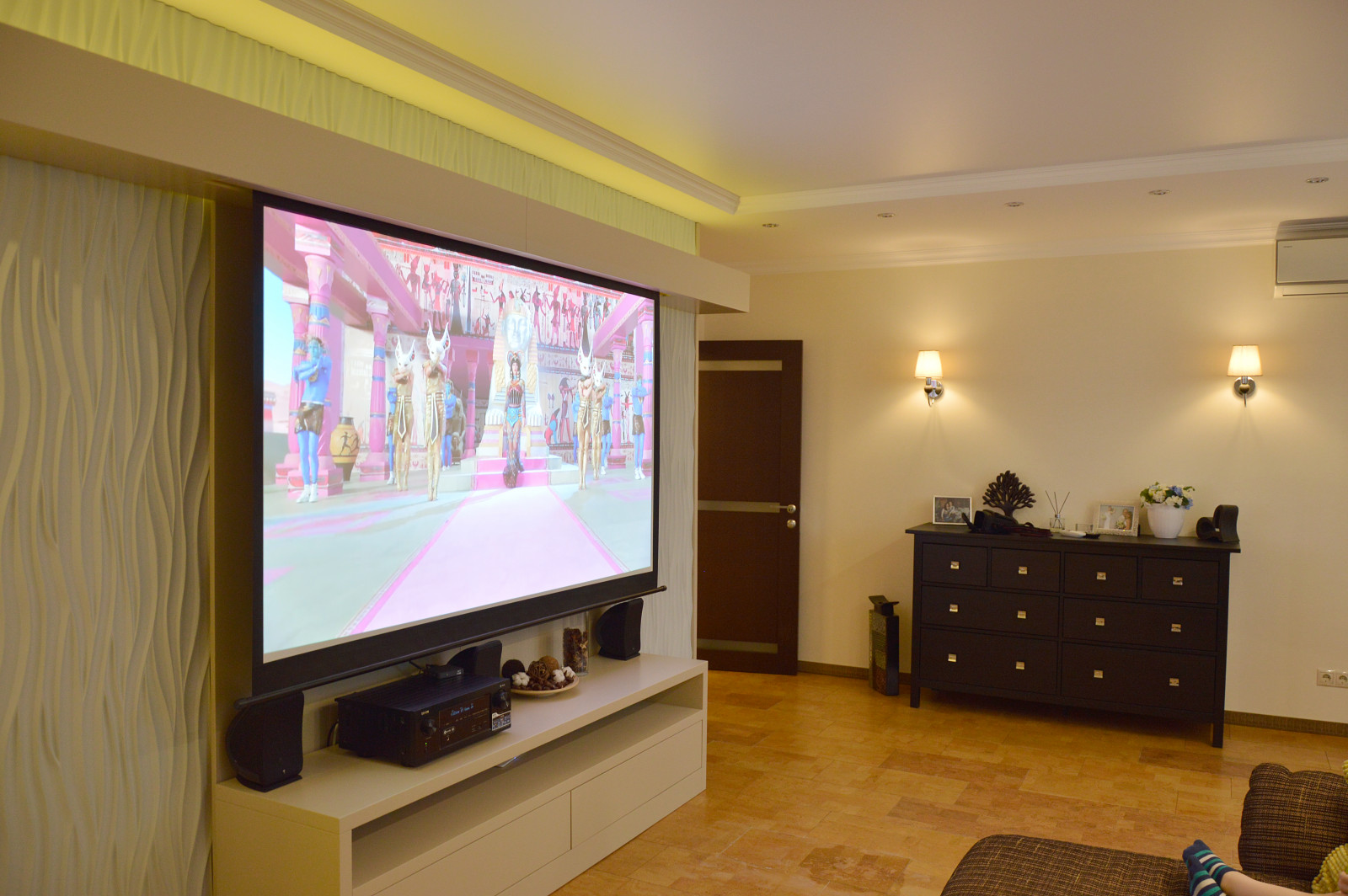 Гостиная с проектором