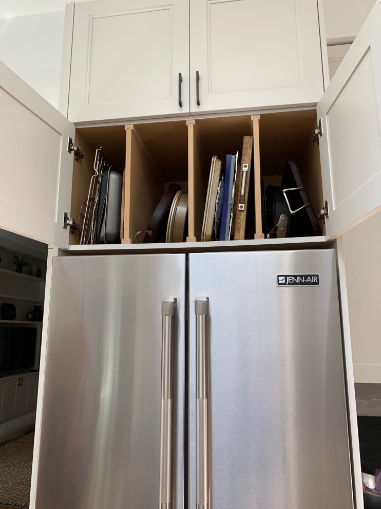 Kitchen - small transitional l-shaped kitchen idea in Boston