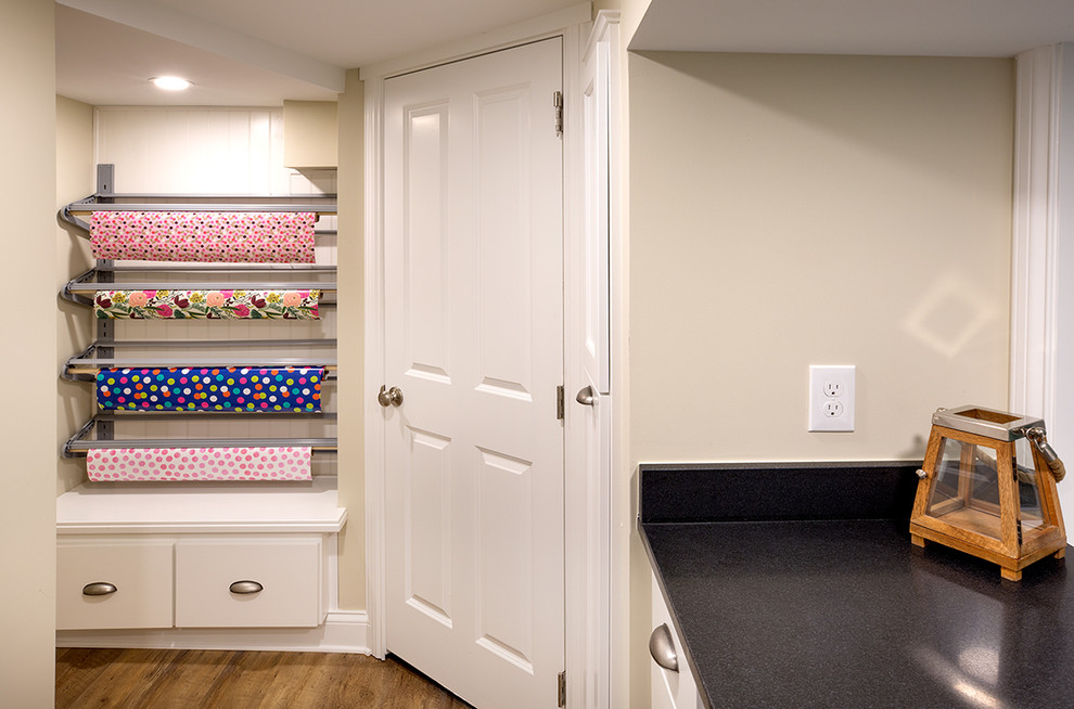 Transitional home design photo in Columbus
