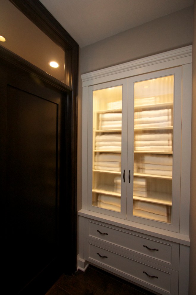 Robeson Design Built In Hallway Closet, Towel Storage and Linen Storage ...