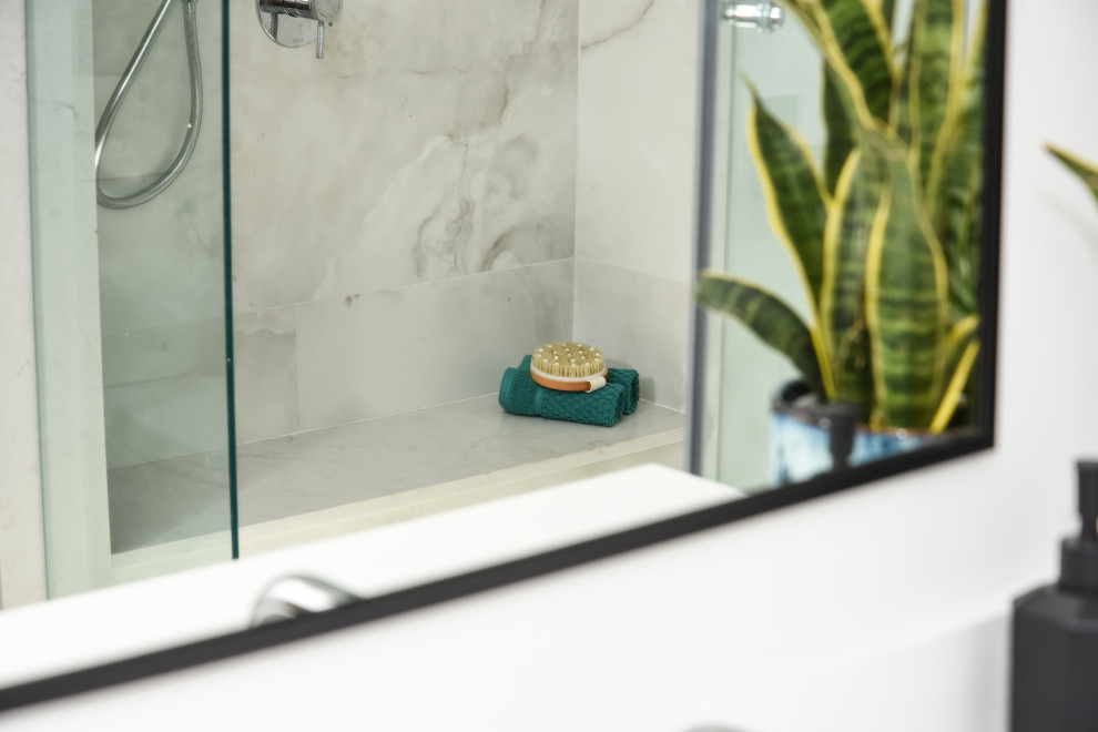 Example of a mid-sized mid-century modern master white tile and porcelain tile porcelain tile, black floor and single-sink double shower design in Toronto with shaker cabinets, medium tone wood cabinets, white walls, an undermount sink, quartz countertops, white countertops, a niche and a freestanding vanity