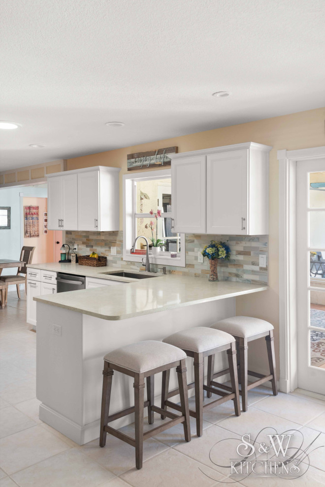 Transitional kitchen photo in Orlando