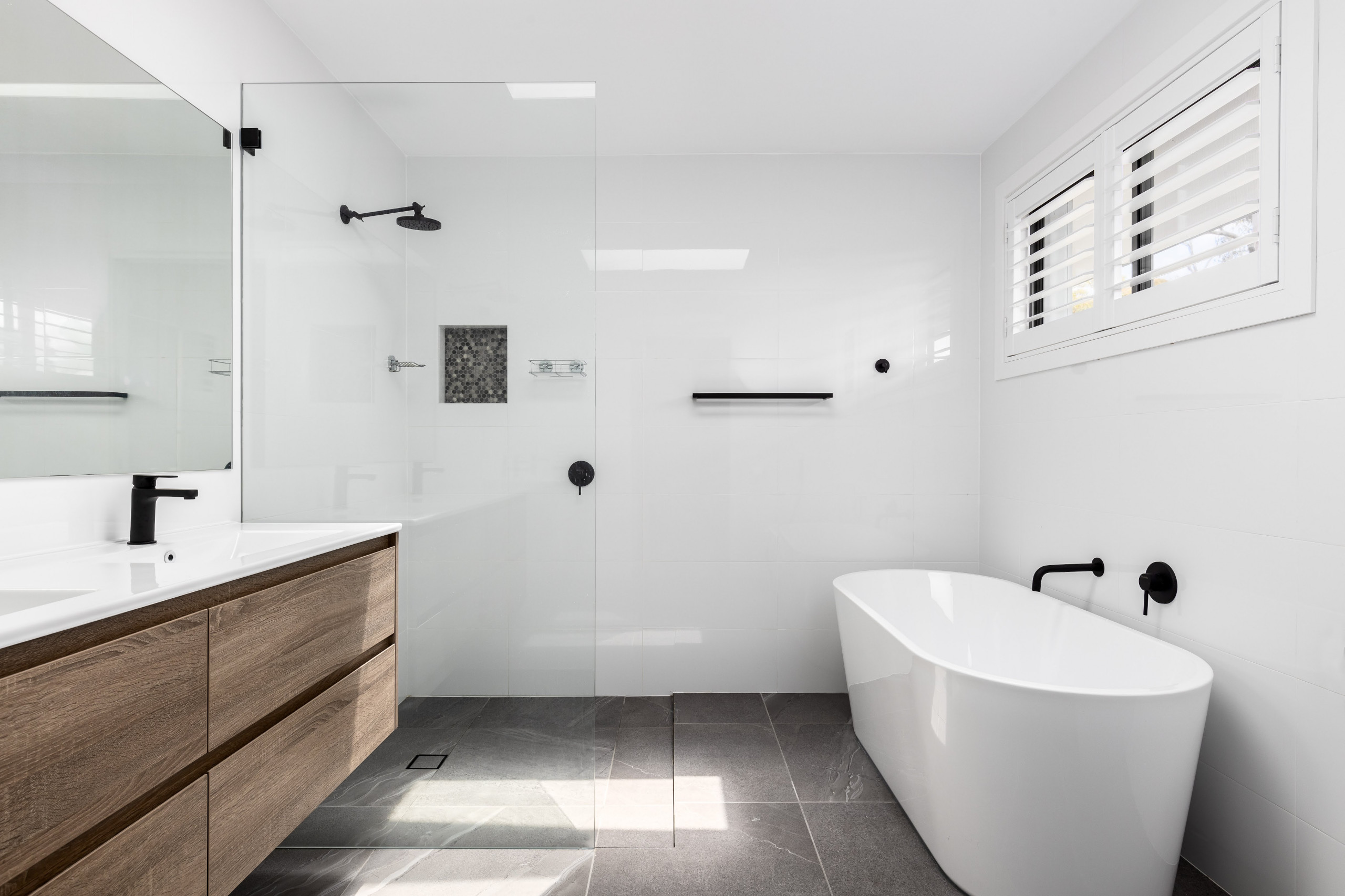Wamberal, NSW Contemporary Bathroom