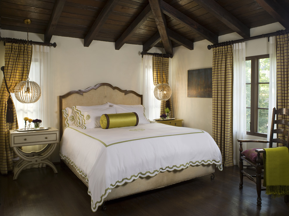 Inspiration for a traditional bedroom in Los Angeles with white walls.
