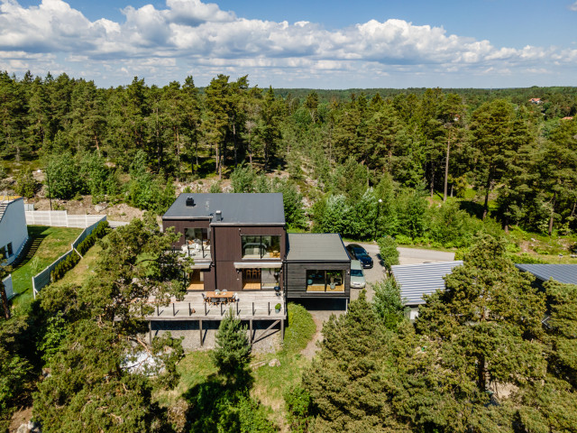 Älgbacken 9 contemporary-house-exterior
