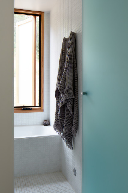 Yandina Sunrise moderne-badevaerelse