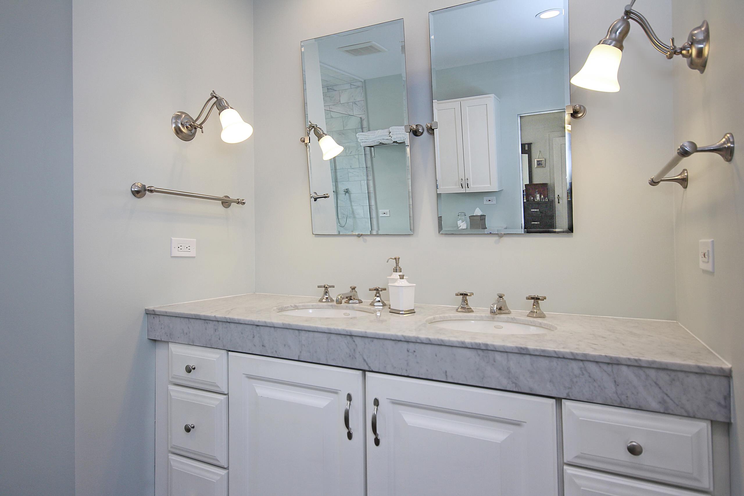 Large Traditional Master Bathroom in Chicago's Uptown