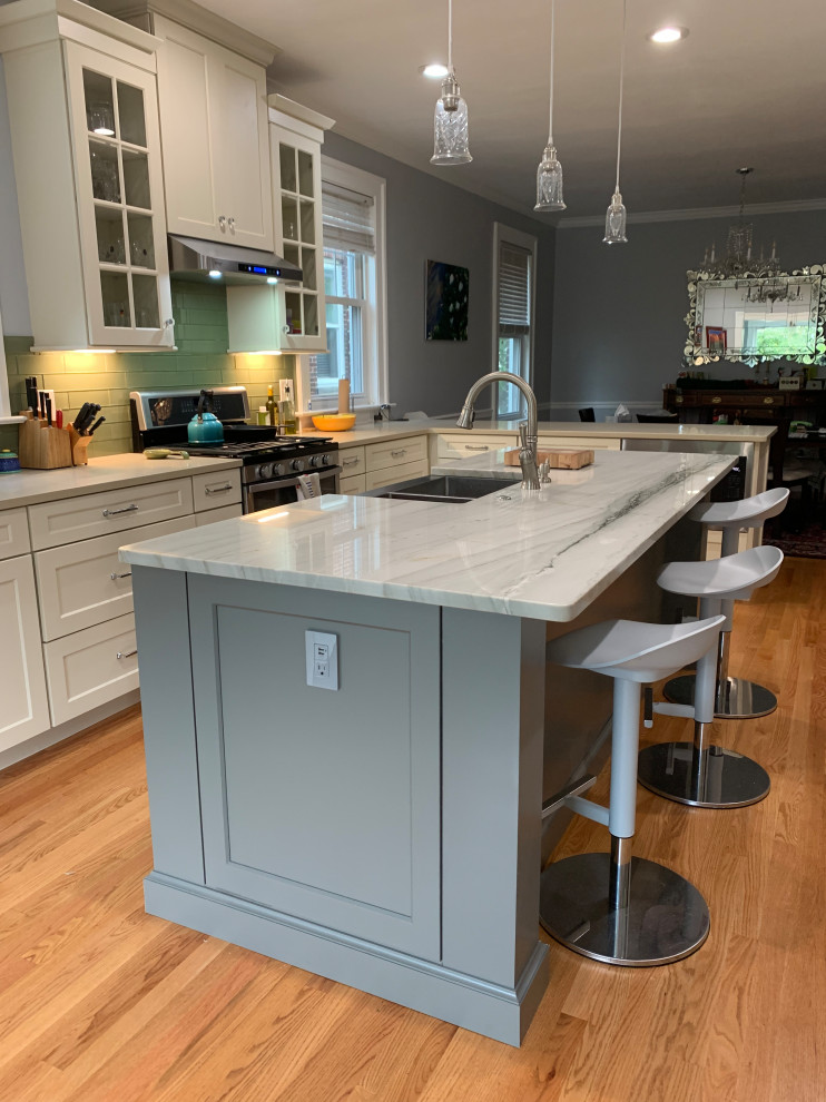 Kitchen - transitional kitchen idea
