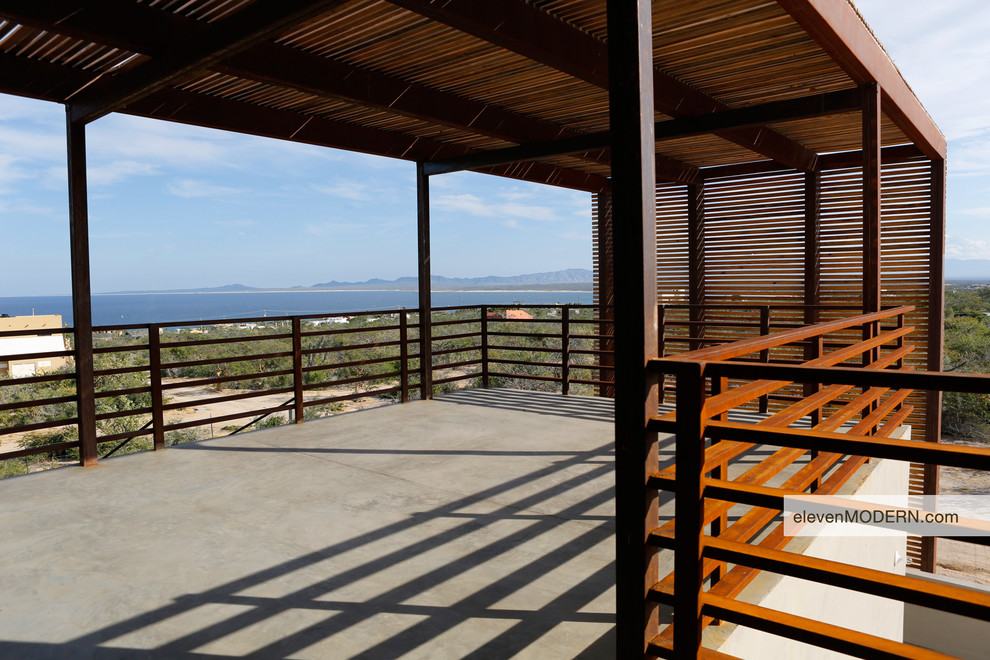 Inspiration for a modern verandah in Santa Barbara.