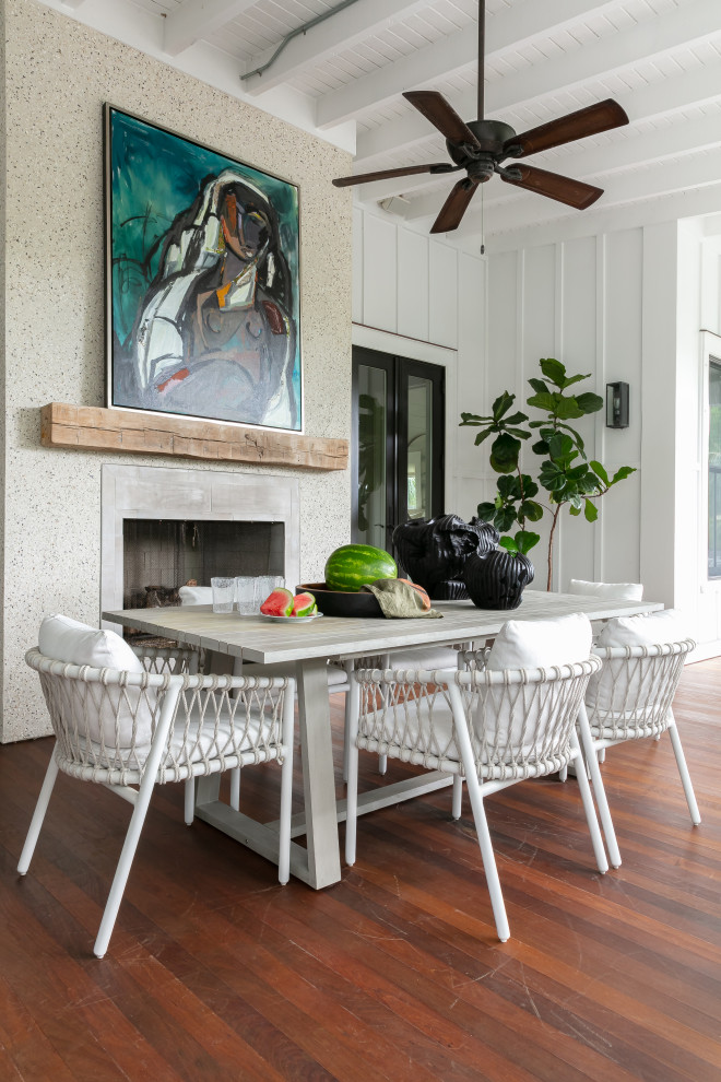 Beach style porch idea in Charleston