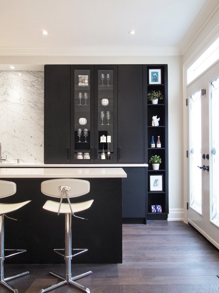 Inspiration for a mid-sized modern l-shaped kitchen in Toronto with an undermount sink, flat-panel cabinets, black cabinets, quartz benchtops, grey splashback, marble splashback, stainless steel appliances, medium hardwood floors, with island and brown floor.
