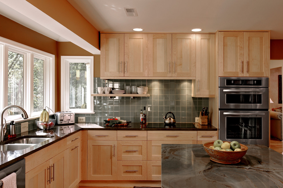 Design ideas for a large transitional l-shaped eat-in kitchen in DC Metro with an undermount sink, shaker cabinets, light wood cabinets, granite benchtops, green splashback, glass tile splashback, stainless steel appliances, light hardwood floors and with island.
