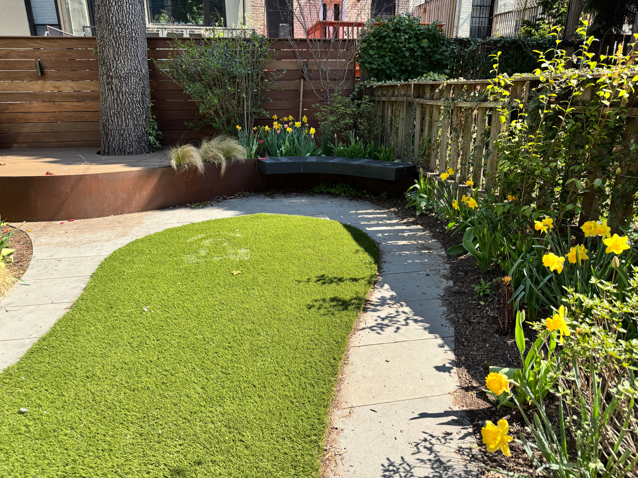 Park Slope curvy garden