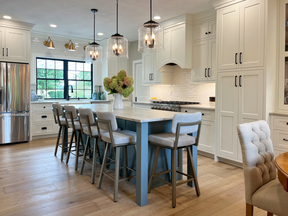 Inspiration for a transitional kitchen remodel in Chicago