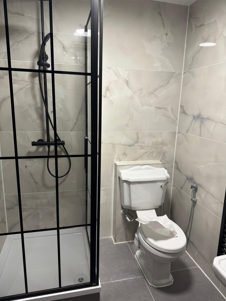 Photo of an eclectic bathroom in London.
