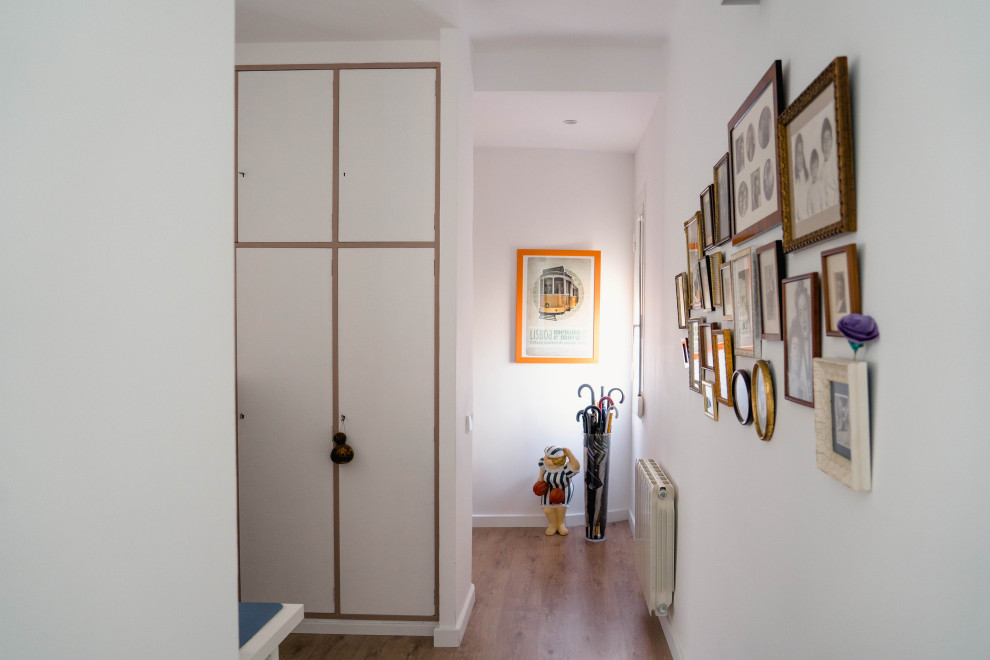 Photo of a mid-sized transitional hallway in Barcelona.