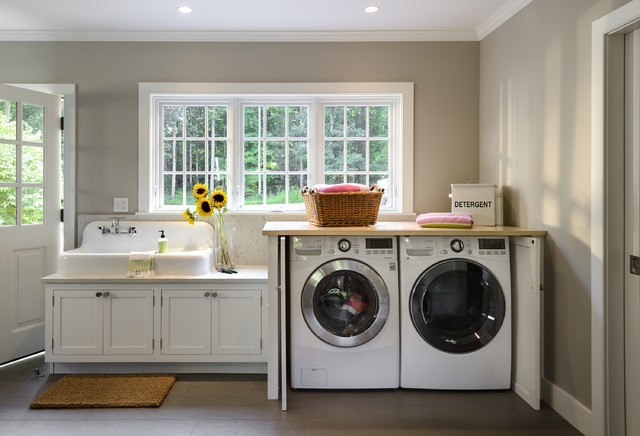 Mud/Laundry Room country-lavanderia