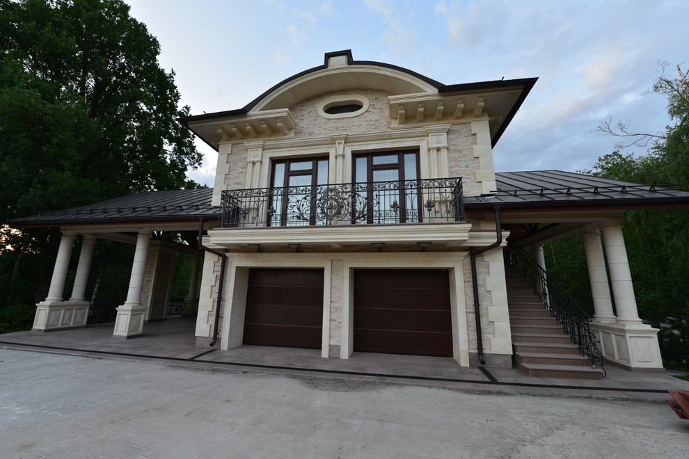 Дом на склоне