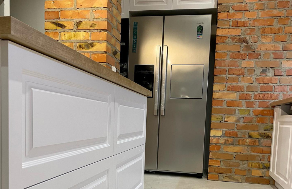 Кухня в стиле лофт с фасадами МДФ эмаль