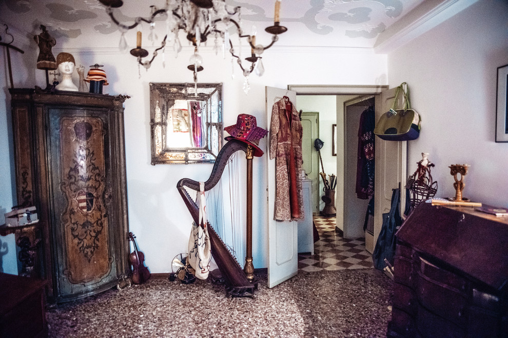 ヴェネツィアにあるエクレクティックスタイルのおしゃれな住まいの写真