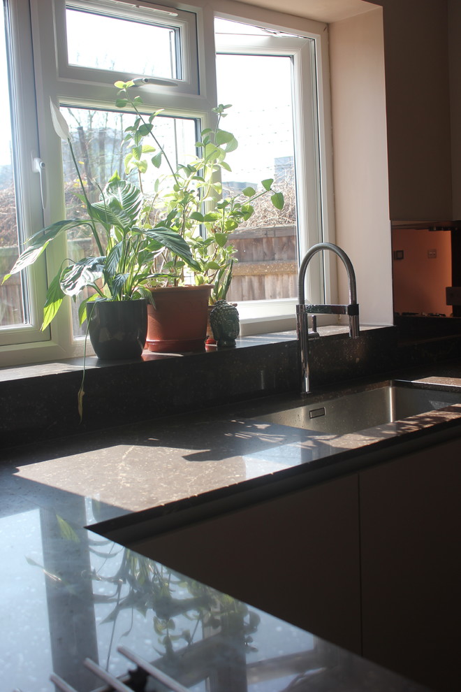 Modern Handleless kitchen | Stone & Cashmere SuperMatt