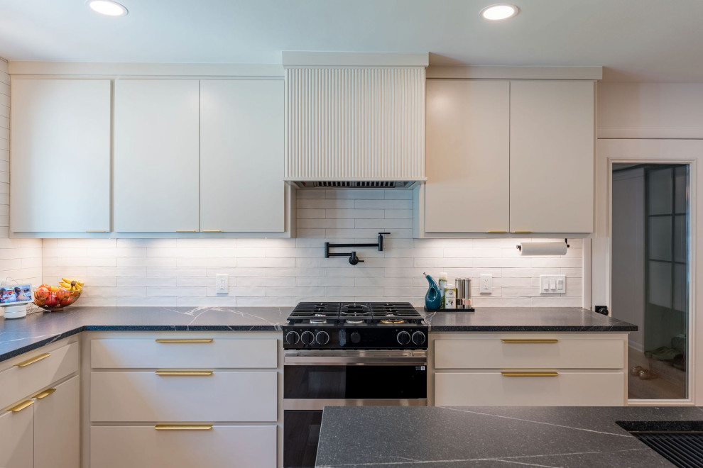 Modern Kitchen and Laundry Room