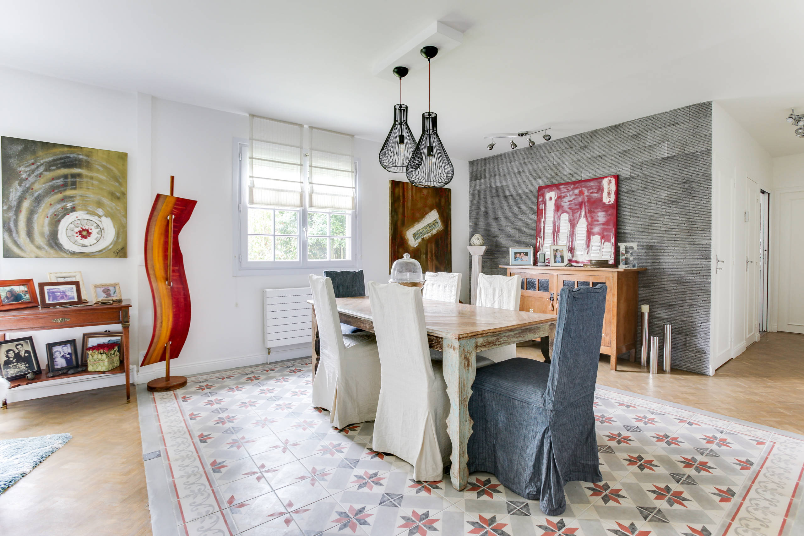 Rénovation d'une salle à manger en béton ciré gris