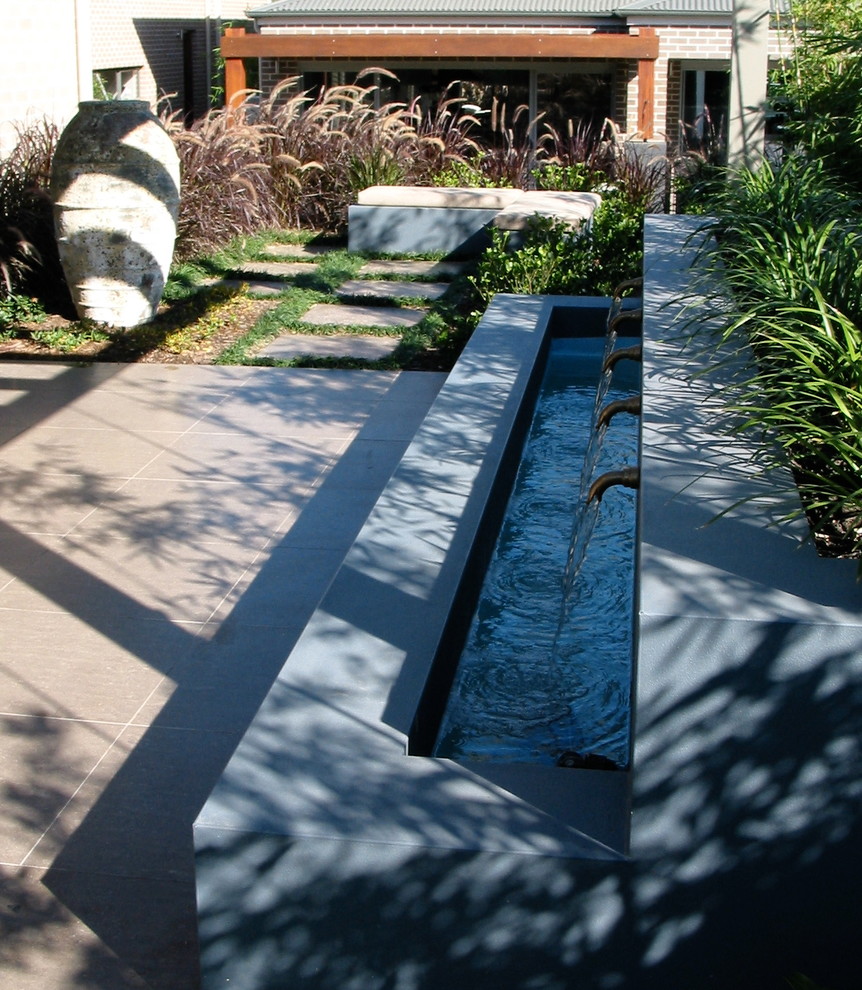 Inspiration for a contemporary patio in Sydney.