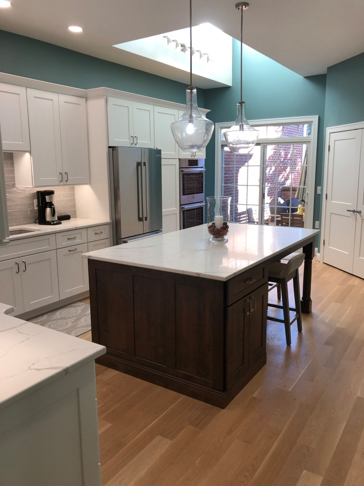 Kitchen - transitional kitchen idea in Cincinnati