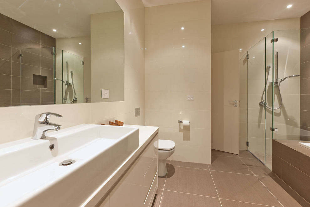 Photo of a contemporary bathroom in Melbourne.