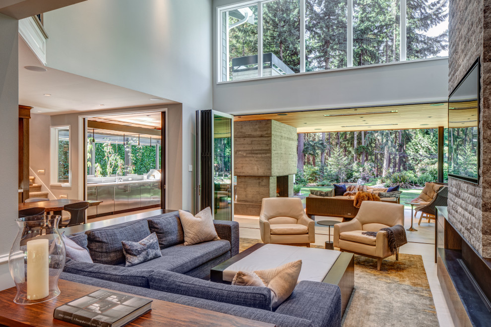 Modernes Wohnzimmer mit Kamin, Kaminumrandung aus gestapelten Steinen, TV-Wand, gewölbter Decke und vertäfelten Wänden in Seattle
