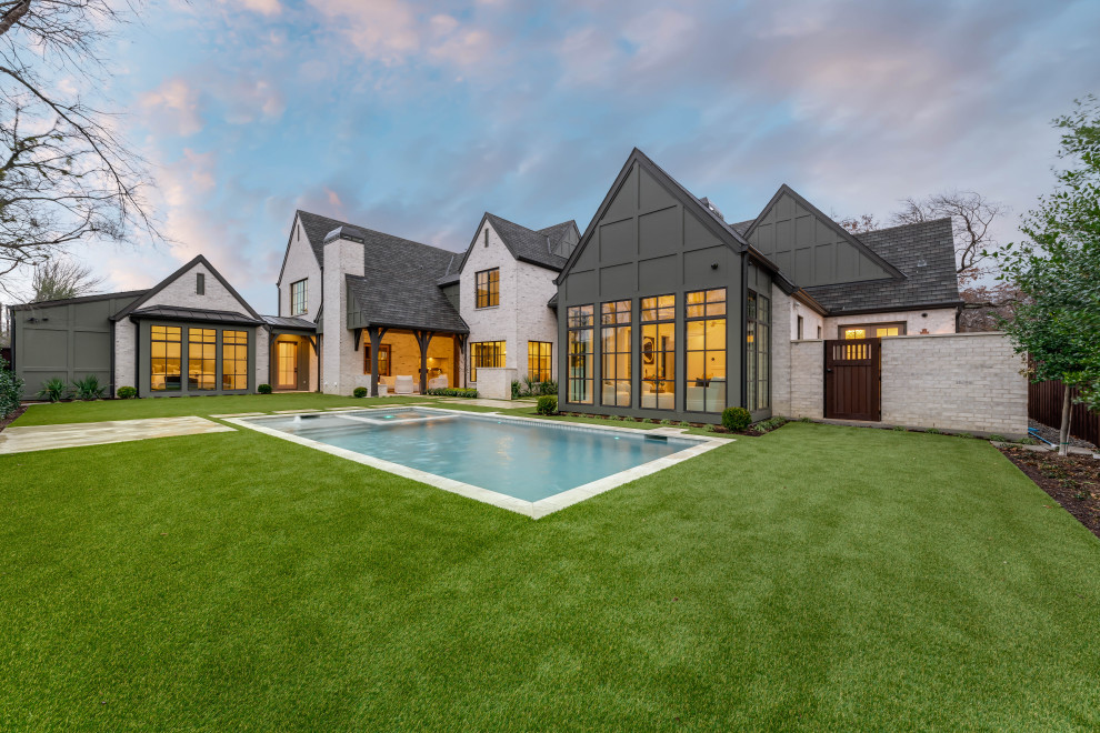 Home design - transitional home design idea in Dallas