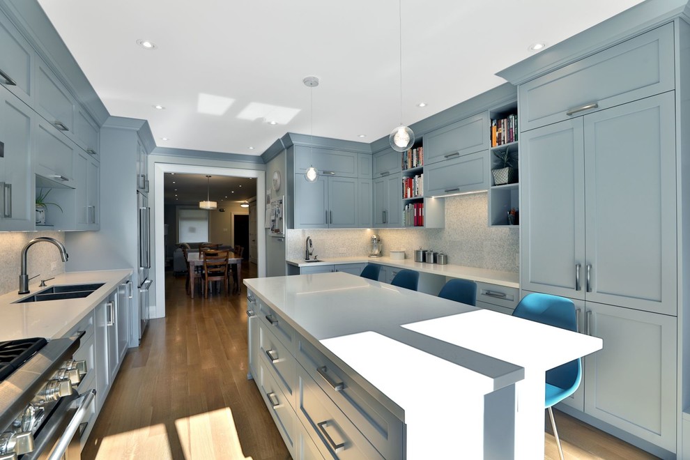 Transitional kitchen photo in Toronto